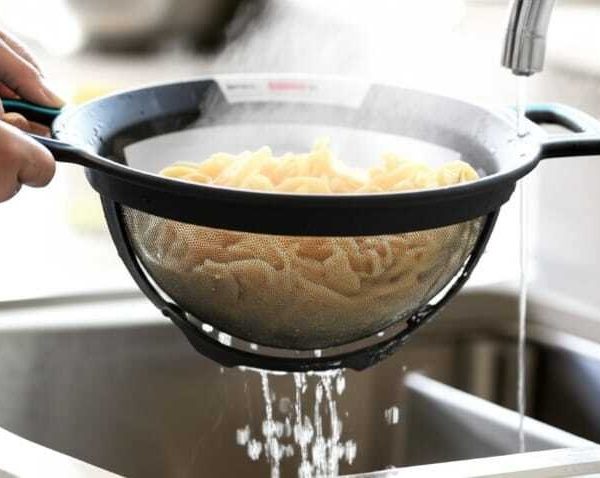 Passoire de cuisine en acier inoxydable avec poignées antidérapantes en plastique 11:24cm